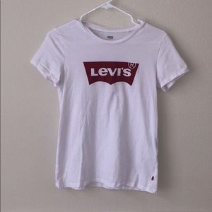 Women’s Levi’s tee worn once